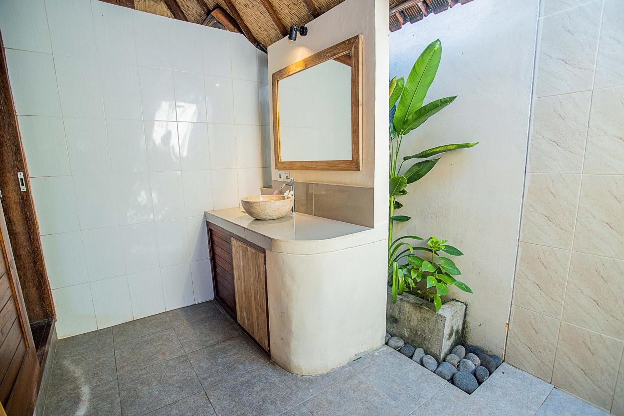 Hotel The Parnas Nusa Lembongan Esterno foto